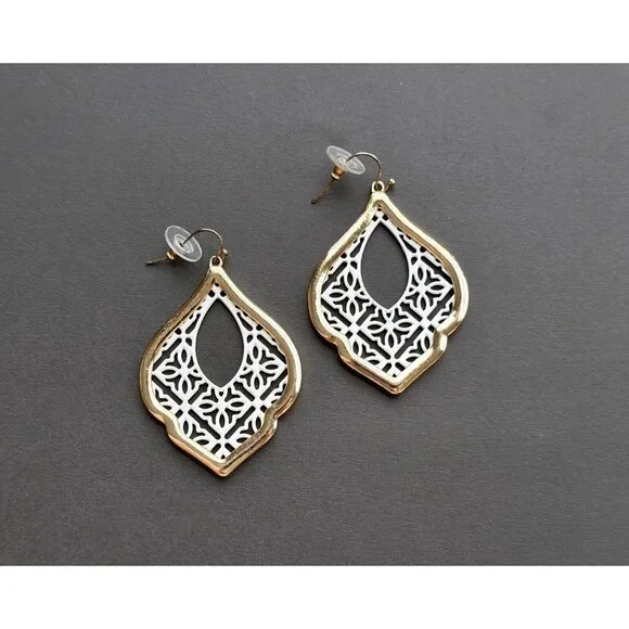 Vintage gold tone round Oriental Style filigree two tone, hoop earrings set of 5 - Picture 7 of 12